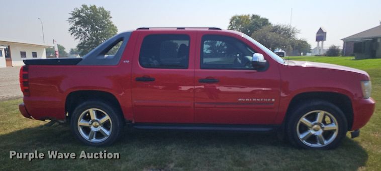 image for item DQ0313 2007 Chevrolet Avalanche LTZ  Crew Cab pickup truck