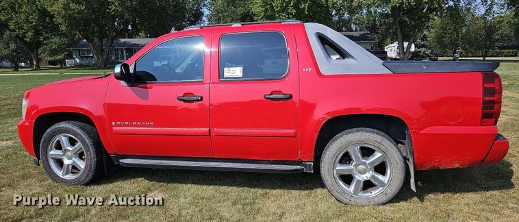 image for item DQ0313 2007 Chevrolet Avalanche LTZ  Crew Cab pickup truck