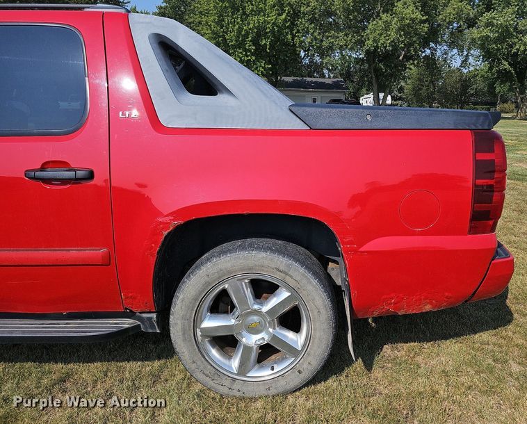 image for item DQ0313 2007 Chevrolet Avalanche LTZ  Crew Cab pickup truck