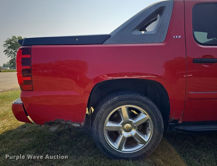 image for item DQ0313 2007 Chevrolet Avalanche LTZ  Crew Cab pickup truck