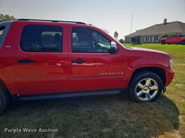image for item DQ0313 2007 Chevrolet Avalanche LTZ  Crew Cab pickup truck