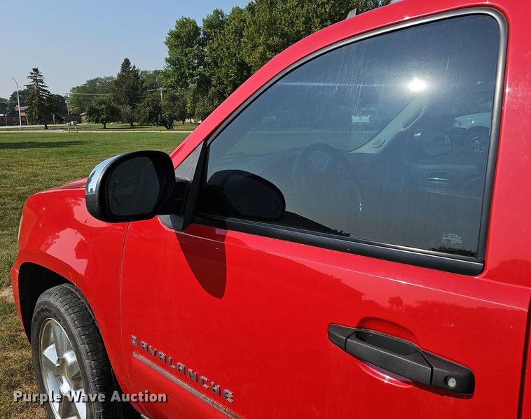 image for item DQ0313 2007 Chevrolet Avalanche LTZ  Crew Cab pickup truck