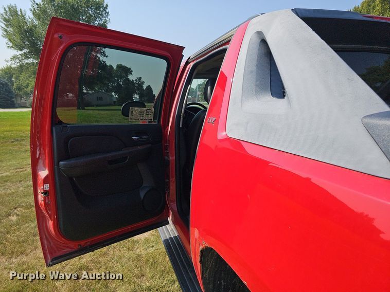 image for item DQ0313 2007 Chevrolet Avalanche LTZ  Crew Cab pickup truck
