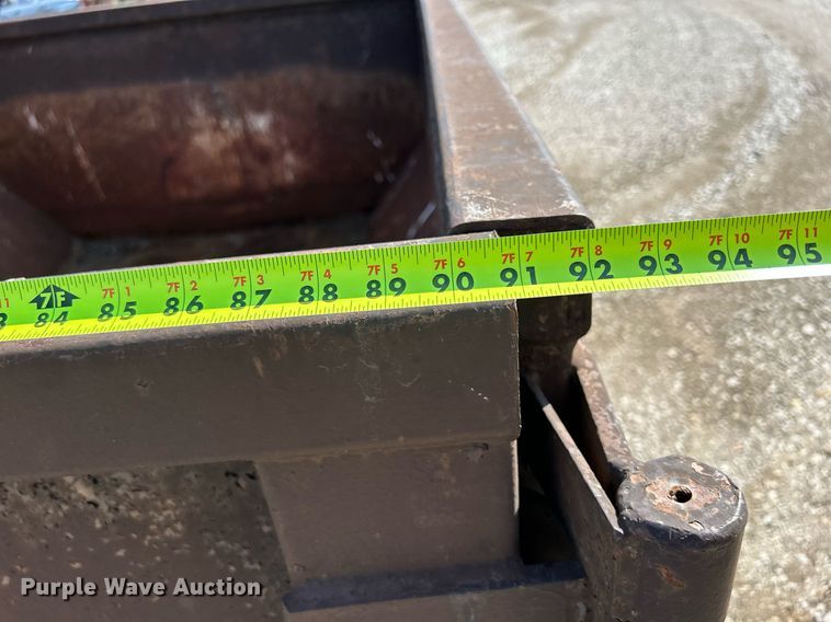 image for item DQ0929 Roll-off dumpster