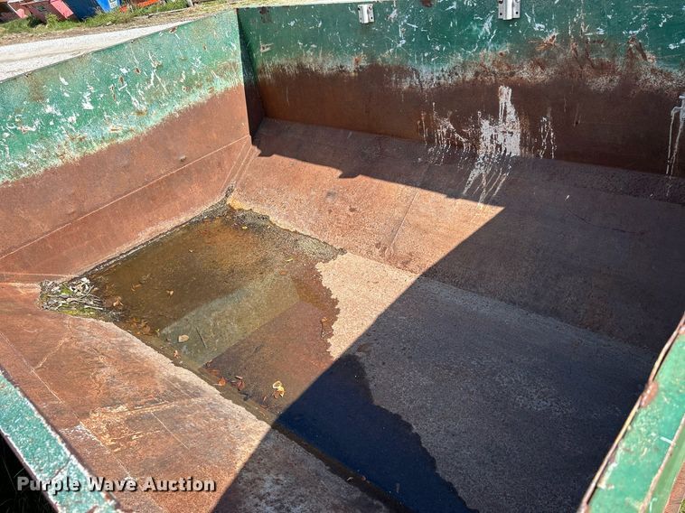 image for item DQ0930 Roll-off dumpster