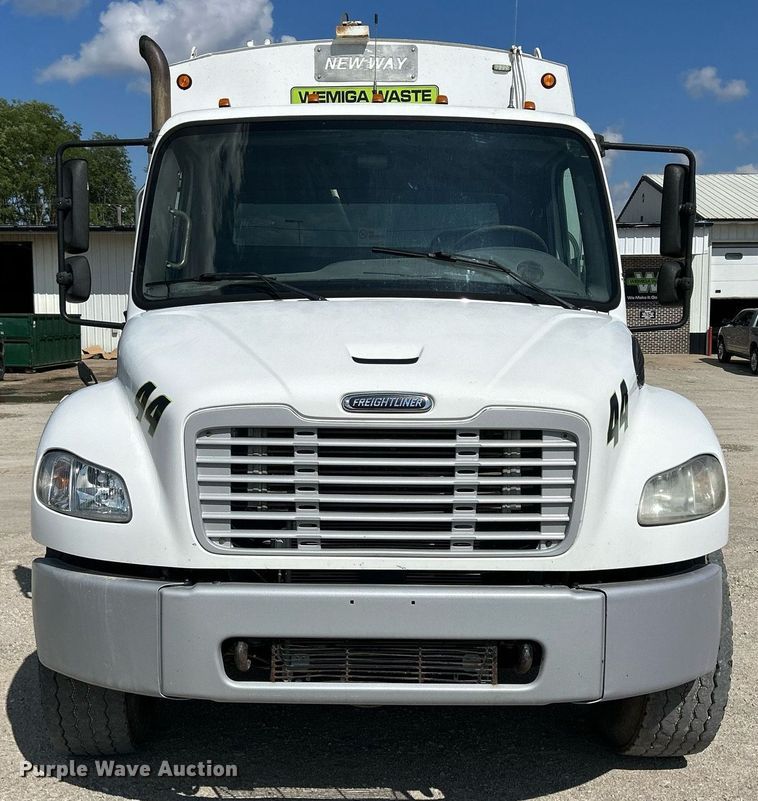 image for item DQ0931 2003 Freightliner Business Class M2  refuse truck
