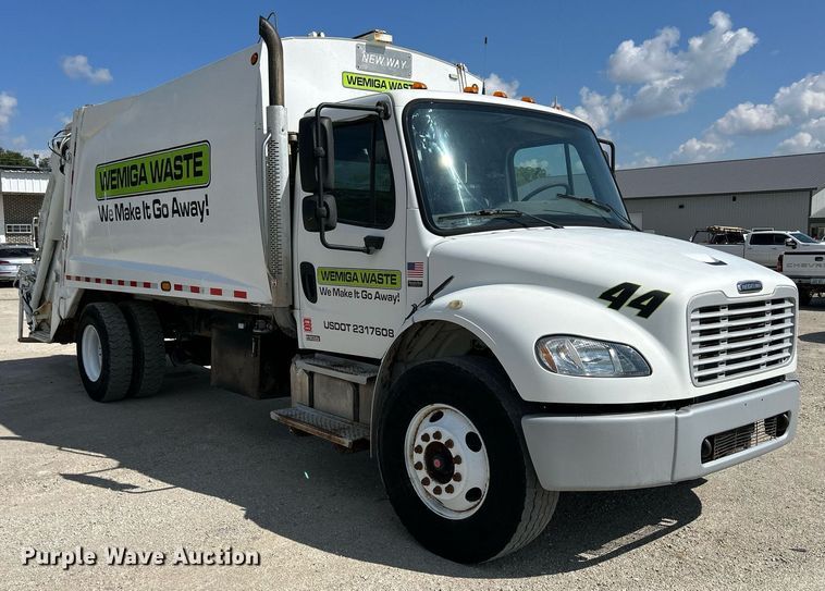 image for item DQ0931 2003 Freightliner Business Class M2  refuse truck