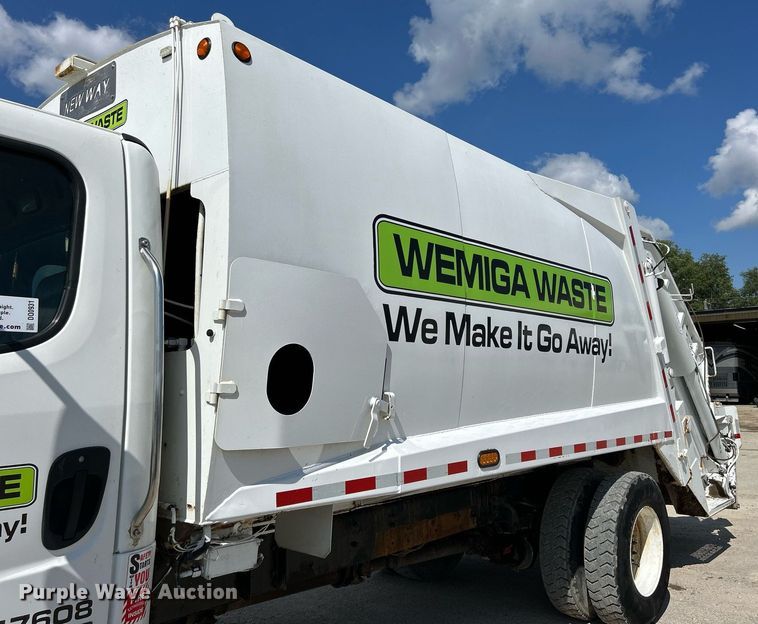 image for item DQ0931 2003 Freightliner Business Class M2  refuse truck