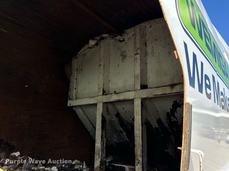 image for item DQ0931 2003 Freightliner Business Class M2  refuse truck