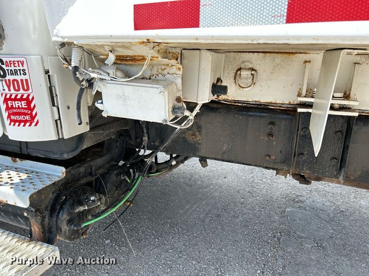 image for item DQ0931 2003 Freightliner Business Class M2  refuse truck