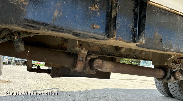 image for item DQ0931 2003 Freightliner Business Class M2  refuse truck