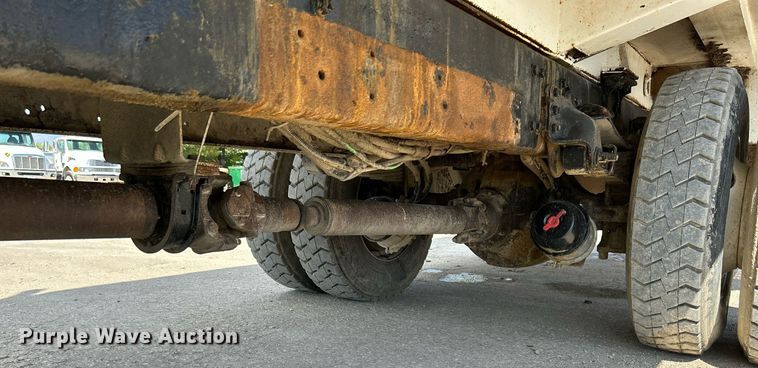 image for item DQ0931 2003 Freightliner Business Class M2  refuse truck