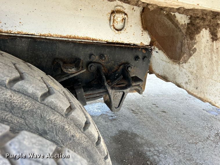 image for item DQ0931 2003 Freightliner Business Class M2  refuse truck