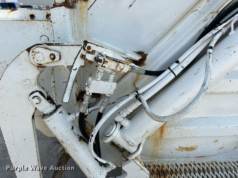 image for item DQ0931 2003 Freightliner Business Class M2  refuse truck