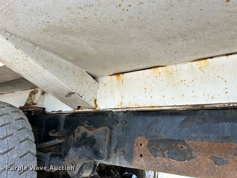 image for item DQ0931 2003 Freightliner Business Class M2  refuse truck