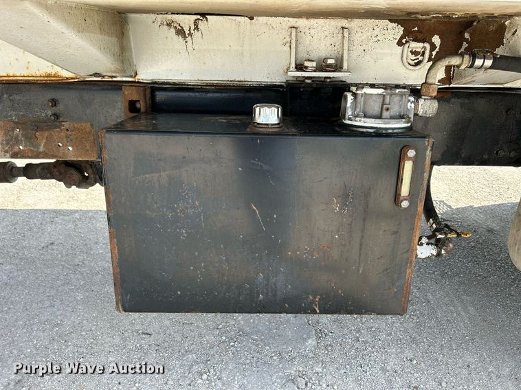 image for item DQ0931 2003 Freightliner Business Class M2  refuse truck