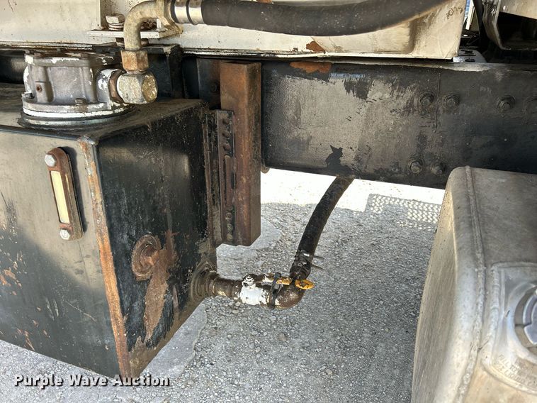 image for item DQ0931 2003 Freightliner Business Class M2  refuse truck