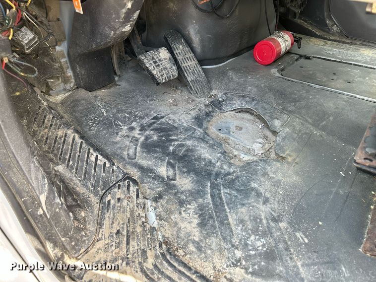 image for item DQ0931 2003 Freightliner Business Class M2  refuse truck