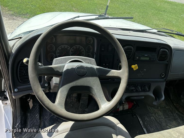 image for item DQ0931 2003 Freightliner Business Class M2  refuse truck