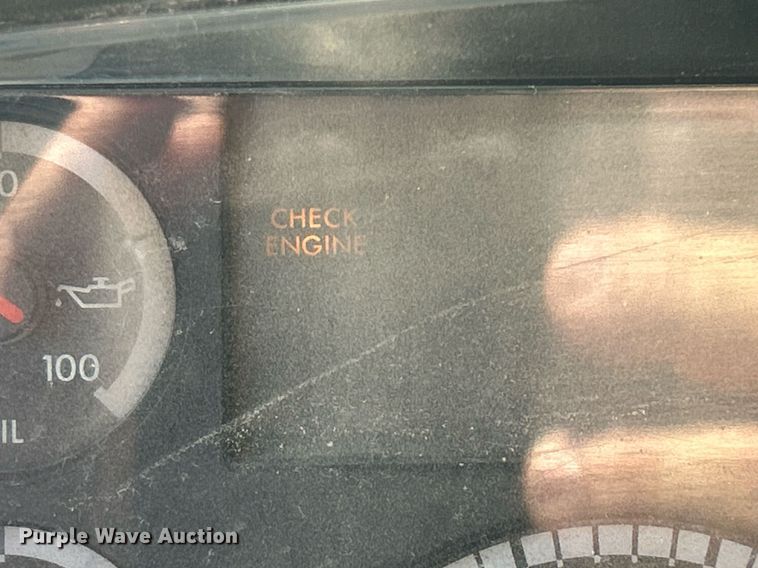 image for item DQ0931 2003 Freightliner Business Class M2  refuse truck