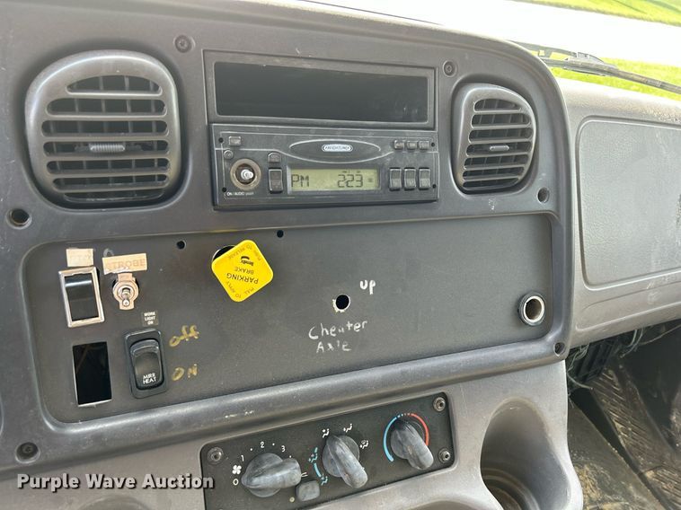 image for item DQ0931 2003 Freightliner Business Class M2  refuse truck