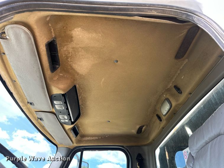 image for item DQ0931 2003 Freightliner Business Class M2  refuse truck