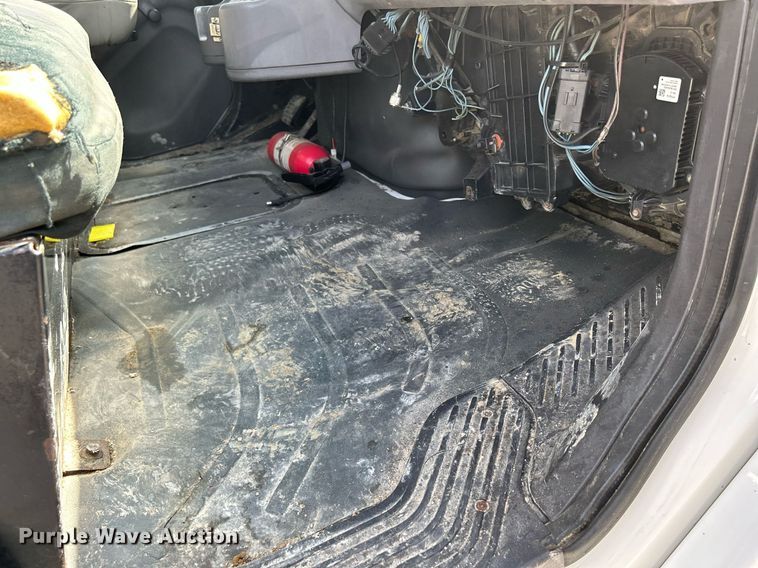 image for item DQ0931 2003 Freightliner Business Class M2  refuse truck