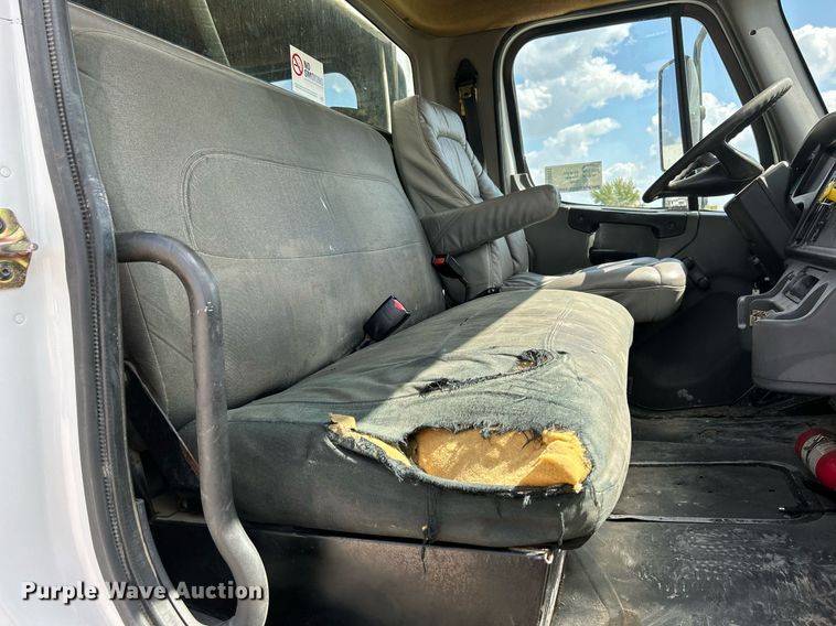 image for item DQ0931 2003 Freightliner Business Class M2  refuse truck