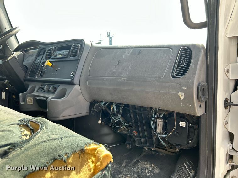 image for item DQ0931 2003 Freightliner Business Class M2  refuse truck