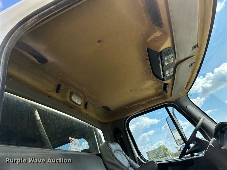 image for item DQ0931 2003 Freightliner Business Class M2  refuse truck