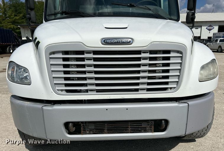 image for item DQ0931 2003 Freightliner Business Class M2  refuse truck