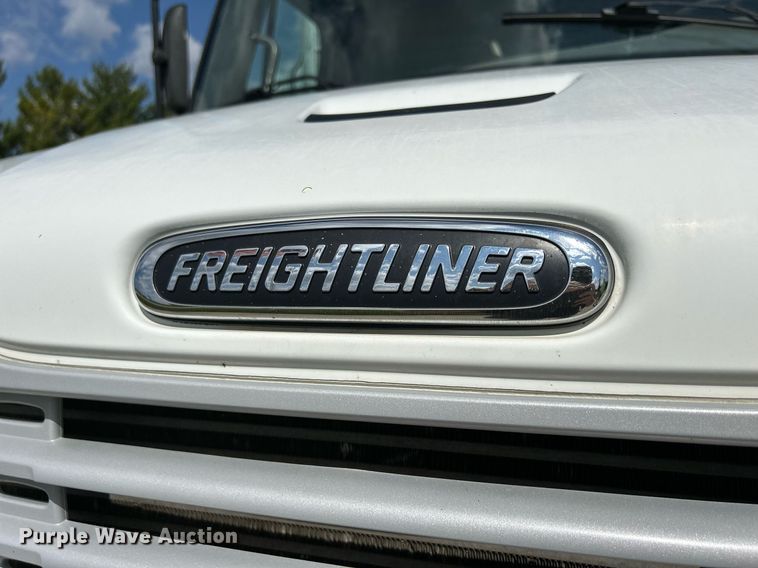 image for item DQ0931 2003 Freightliner Business Class M2  refuse truck