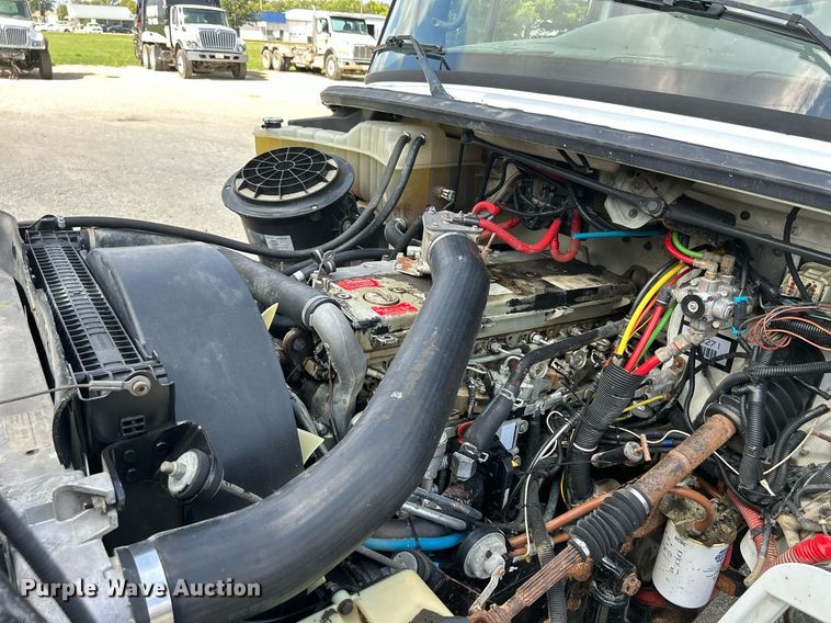 image for item DQ0931 2003 Freightliner Business Class M2  refuse truck