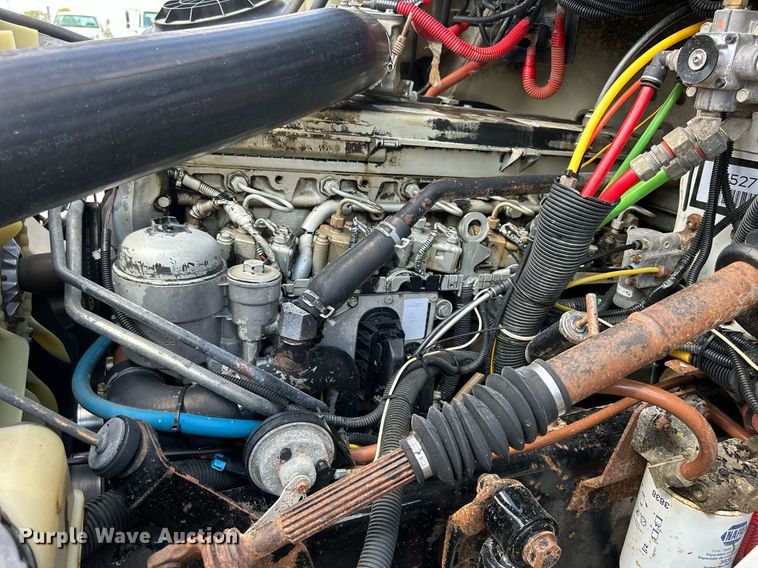 image for item DQ0931 2003 Freightliner Business Class M2  refuse truck