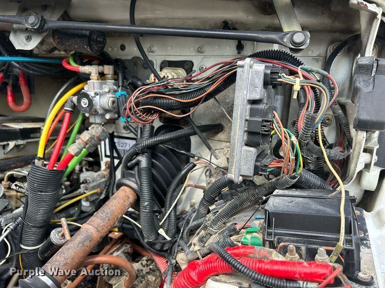 image for item DQ0931 2003 Freightliner Business Class M2  refuse truck