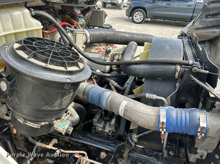 image for item DQ0931 2003 Freightliner Business Class M2  refuse truck