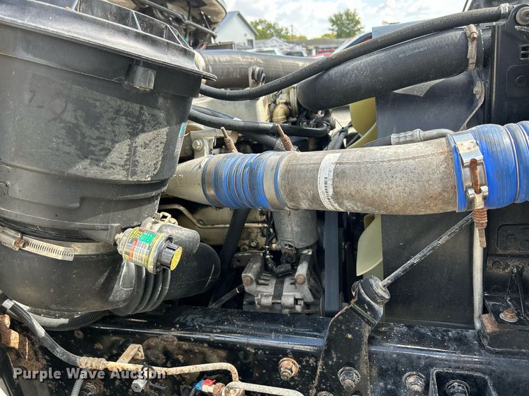 image for item DQ0931 2003 Freightliner Business Class M2  refuse truck