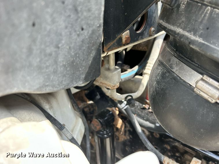 image for item DQ0931 2003 Freightliner Business Class M2  refuse truck