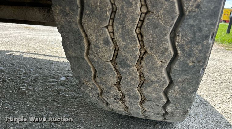 image for item DQ0931 2003 Freightliner Business Class M2  refuse truck