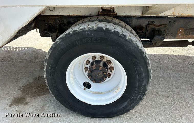 image for item DQ0931 2003 Freightliner Business Class M2  refuse truck