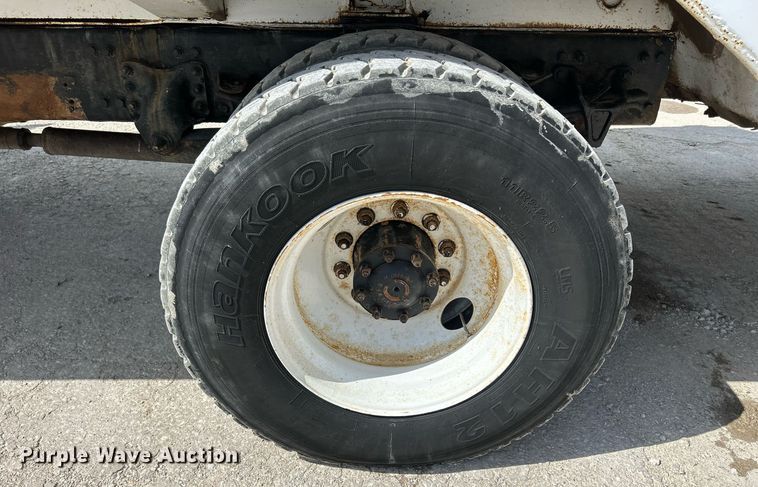 image for item DQ0931 2003 Freightliner Business Class M2  refuse truck