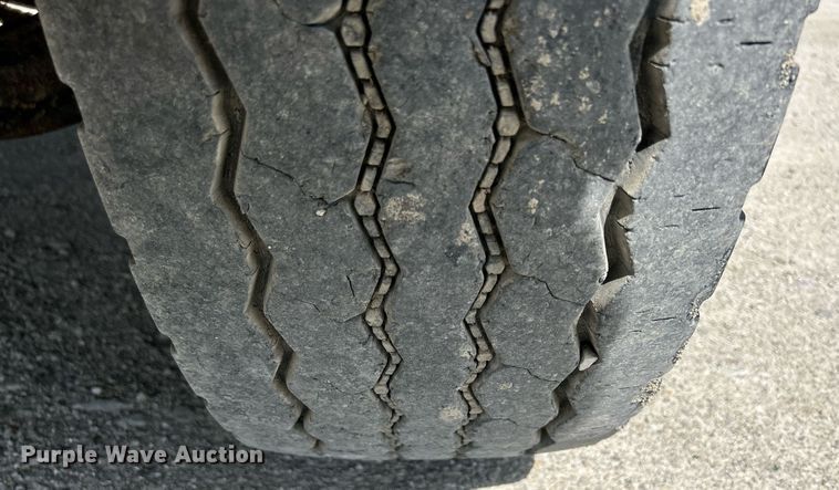 image for item DQ0931 2003 Freightliner Business Class M2  refuse truck