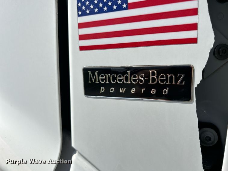 image for item DQ0931 2003 Freightliner Business Class M2  refuse truck