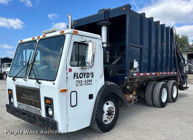 image for item DQ0932 2001 Mack LE613  refuse truck
