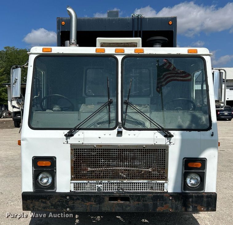 image for item DQ0932 2001 Mack LE613  refuse truck