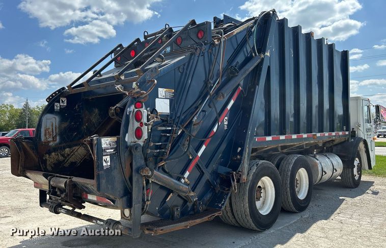 image for item DQ0932 2001 Mack LE613  refuse truck
