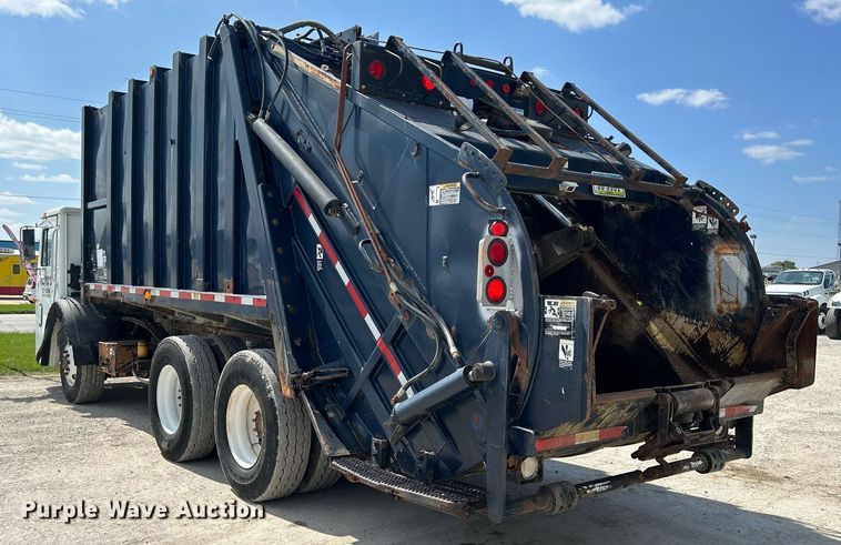 image for item DQ0932 2001 Mack LE613  refuse truck