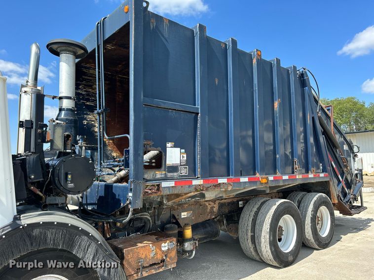 image for item DQ0932 2001 Mack LE613  refuse truck