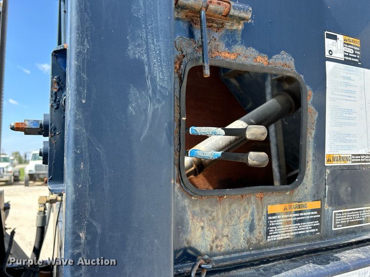 image for item DQ0932 2001 Mack LE613  refuse truck