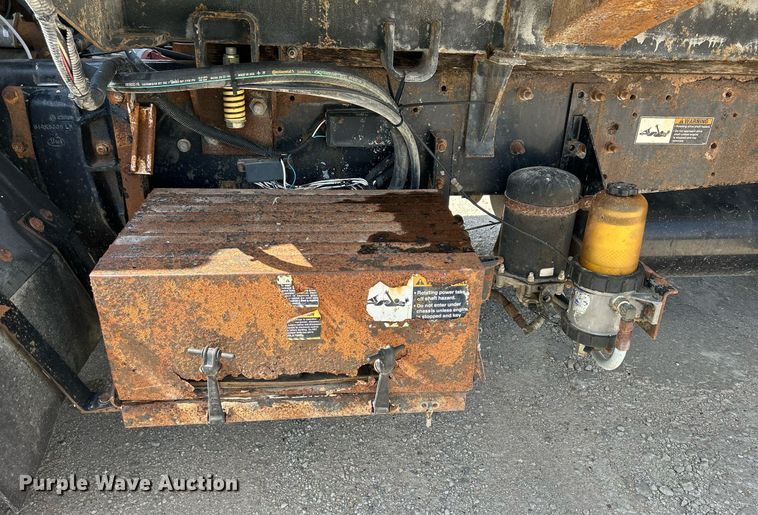 image for item DQ0932 2001 Mack LE613  refuse truck